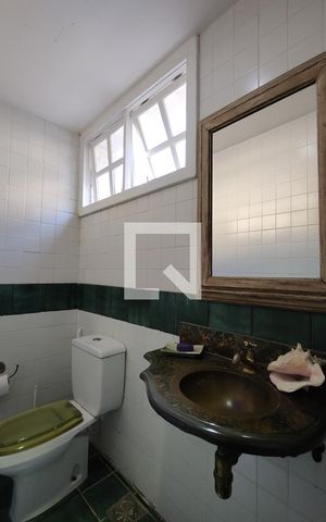 Casa à venda com 325m², 3 quartos e 2 vagas Casa à venda com 325m², 3 quartos e 2 vagasLavabo