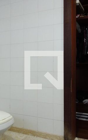 Casa à venda com 325m², 3 quartos e 2 vagasBanheiro da Suíte 1