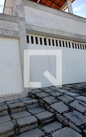 Casa à venda com 325m², 3 quartos e 2 vagas Casa à venda com 325m², 3 quartos e 2 vagasFachada