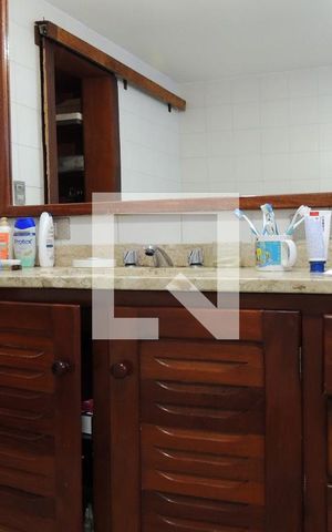 Casa à venda com 325m², 3 quartos e 2 vagasBanheiro da Suíte 1