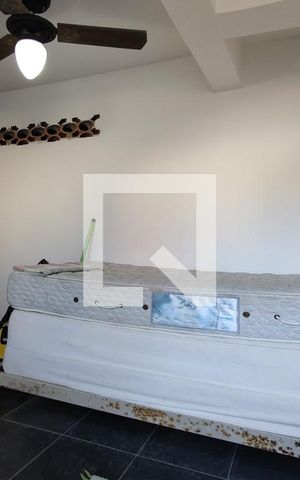 Casa à venda com 325m², 3 quartos e 2 vagas Casa à venda com 325m², 3 quartos e 2 vagasQuarto de Serviço