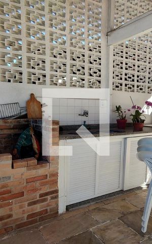 Casa à venda com 325m², 3 quartos e 2 vagas Casa à venda com 325m², 3 quartos e 2 vagasChurrasqueira