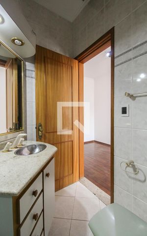 Casa para alugar com 354m², 3 quartos e 2 vagas Casa para alugar com 354m², 3 quartos e 2 vagasBanheiro da Suíte 2