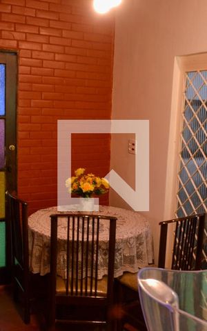 Casa à venda com 300m², 4 quartos e 6 vagas Casa à venda com 300m², 4 quartos e 6 vagasBar