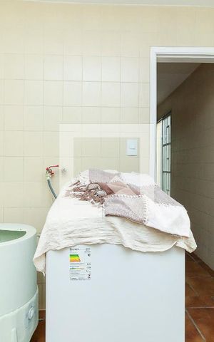 Casa à venda com 280m², 6 quartos e 3 vagas Casa à venda com 280m², 6 quartos e 3 vagasÁrea de Serviço