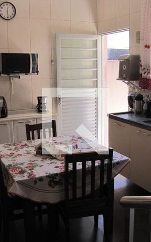 Casa à venda com 215m², 2 quartos e 2 vagasCozinha