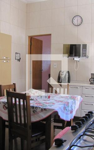 Casa à venda com 215m², 2 quartos e 2 vagasCozinha