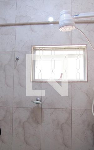 Casa à venda com 215m², 2 quartos e 2 vagasBanheiro da Suíte 1