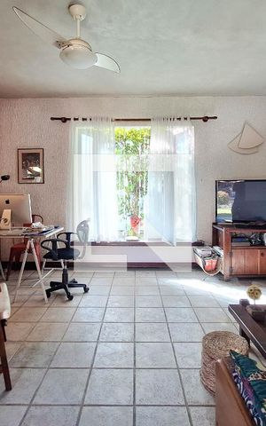 Casa à venda com 556m², 3 quartos e 2 vagas Casa à venda com 556m², 3 quartos e 2 vagasSala