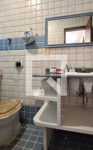 Casa à venda com 556m², 3 quartos e 2 vagas Casa à venda com 556m², 3 quartos e 2 vagasBanheiro da Suíte 2