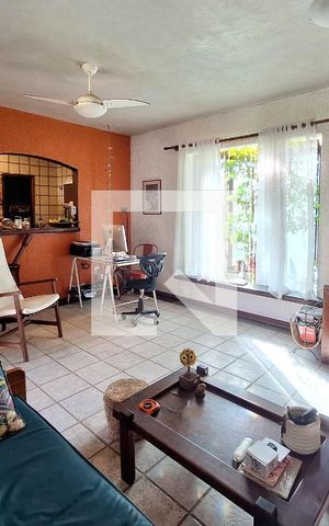 Casa à venda com 556m², 3 quartos e 2 vagas Casa à venda com 556m², 3 quartos e 2 vagasSala