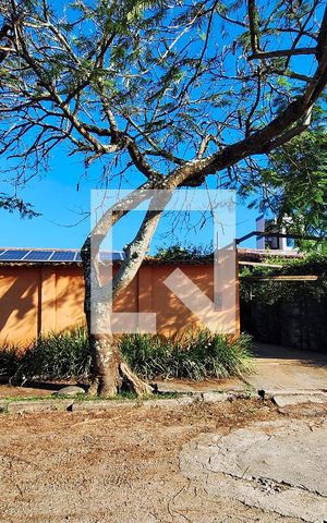 Casa à venda com 556m², 3 quartos e 2 vagas Casa à venda com 556m², 3 quartos e 2 vagasFachada