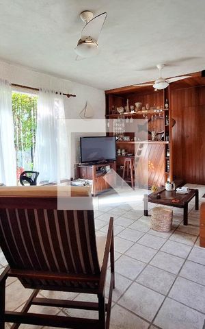 Casa à venda com 556m², 3 quartos e 2 vagas Casa à venda com 556m², 3 quartos e 2 vagasSala