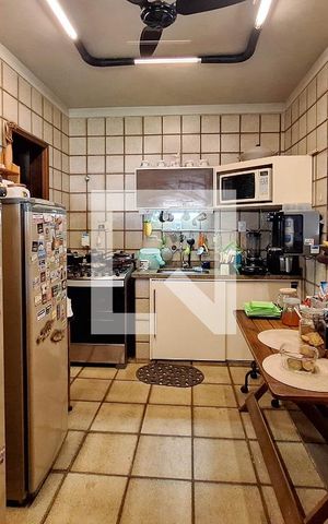 Casa à venda com 556m², 3 quartos e 2 vagas Casa à venda com 556m², 3 quartos e 2 vagasCozinha