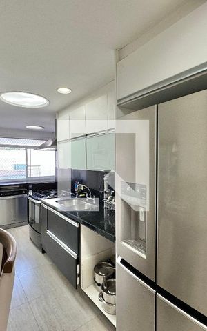 Apartamento à venda com 318m², 5 quartos e 4 vagas Apartamento à venda com 318m², 5 quartos e 4 vagasCozinha e Copa