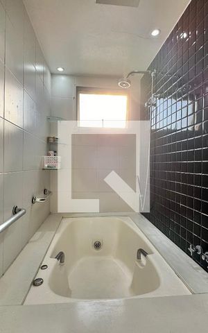 Apartamento à venda com 318m², 5 quartos e 4 vagas Apartamento à venda com 318m², 5 quartos e 4 vagasSuíte 1 - Banheiro