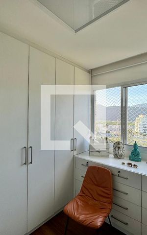 Apartamento à venda com 318m², 5 quartos e 4 vagas Apartamento à venda com 318m², 5 quartos e 4 vagasSuíte 1 - Closet