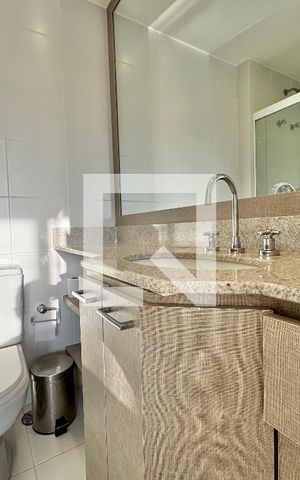 Apartamento à venda com 318m², 5 quartos e 4 vagas Apartamento à venda com 318m², 5 quartos e 4 vagasSuíte 4 - Banheiro