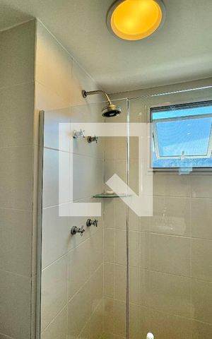 Apartamento à venda com 318m², 5 quartos e 4 vagas Apartamento à venda com 318m², 5 quartos e 4 vagasBanheiro Suíte Canadense
