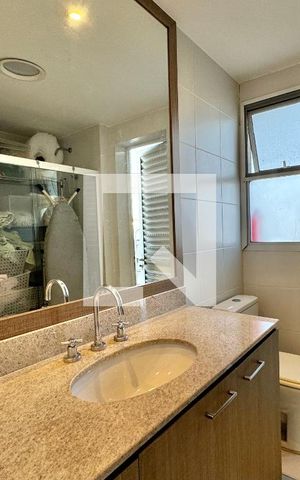 Apartamento à venda com 318m², 5 quartos e 4 vagas Apartamento à venda com 318m², 5 quartos e 4 vagasBanheiro Segundo Andar