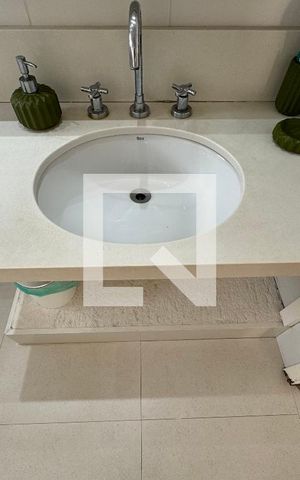 Apartamento à venda com 318m², 5 quartos e 4 vagas Apartamento à venda com 318m², 5 quartos e 4 vagasSuíte 1 - Banheiro