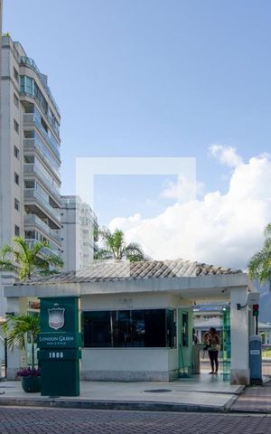Apartamento à venda com 318m², 5 quartos e 4 vagas Apartamento à venda com 318m², 5 quartos e 4 vagasFachada