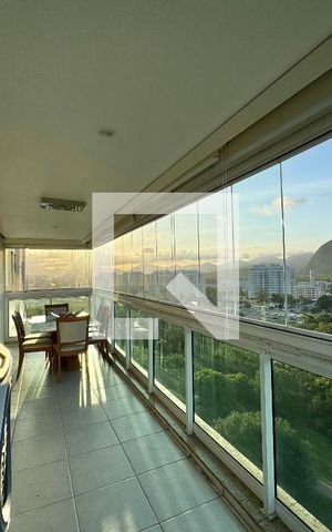 Apartamento à venda com 318m², 5 quartos e 4 vagas Apartamento à venda com 318m², 5 quartos e 4 vagasVaranda