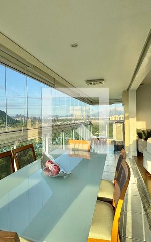Apartamento à venda com 318m², 5 quartos e 4 vagas Apartamento à venda com 318m², 5 quartos e 4 vagasVaranda