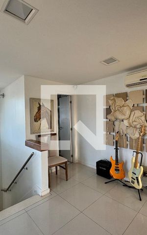 Apartamento à venda com 318m², 5 quartos e 4 vagas Apartamento à venda com 318m², 5 quartos e 4 vagasSala (Cobertura)