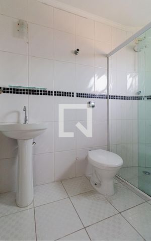 Casa de condomínio à venda com 180m², 3 quartos e 3 vagas Casa de condomínio à venda com 180m², 3 quartos e 3 vagasBanheiro Suíte 2