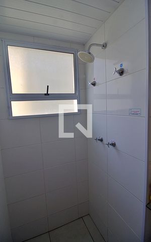 Apartamento à venda com 44m², 2 quartos e 1 vaga Apartamento à venda com 44m², 2 quartos e 1 vagaBanheiro