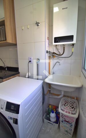 Apartamento à venda com 44m², 2 quartos e 1 vaga Apartamento à venda com 44m², 2 quartos e 1 vagaÁrea de Serviço