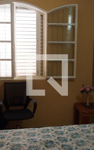 Casa à venda com 220m², 3 quartos e 2 vagasSuíte