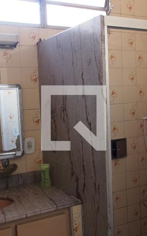Casa à venda com 220m², 3 quartos e 2 vagasBanheiro