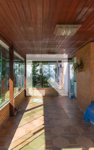 Casa à venda com 530m², 5 quartos e 5 vagas Casa à venda com 530m², 5 quartos e 5 vagasVaranda da Sala