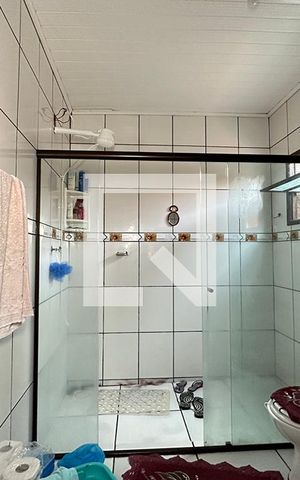 Casa à venda com 92m², 3 quartos e 2 vagasBanheiro