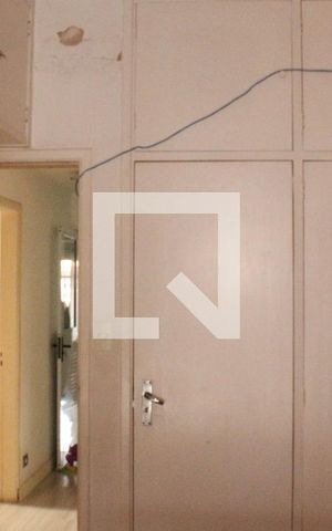 Casa à venda com 240m², 3 quartos e 3 vagasSuíte