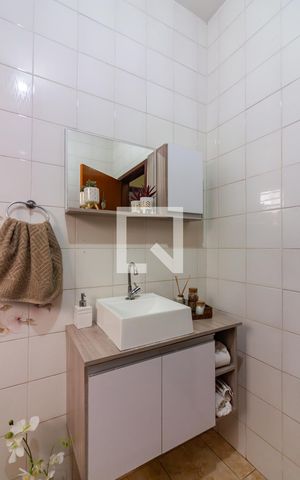 Casa à venda com 165m², 3 quartos e 2 vagas Casa à venda com 165m², 3 quartos e 2 vagasBanheiro 1
