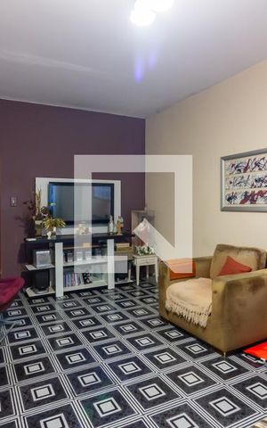 Casa à venda com 165m², 3 quartos e 2 vagas Casa à venda com 165m², 3 quartos e 2 vagasSala