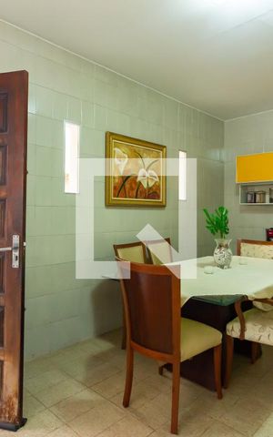 Casa à venda com 165m², 3 quartos e 2 vagas Casa à venda com 165m², 3 quartos e 2 vagasCozinha