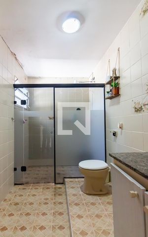 Casa à venda com 165m², 3 quartos e 2 vagas Casa à venda com 165m², 3 quartos e 2 vagasBanheiro 2