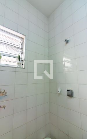 Casa à venda com 165m², 3 quartos e 2 vagas Casa à venda com 165m², 3 quartos e 2 vagasBanheiro 1