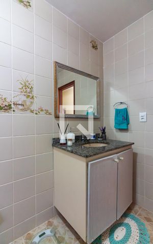Casa à venda com 165m², 3 quartos e 2 vagas Casa à venda com 165m², 3 quartos e 2 vagasBanheiro 2