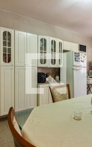 Casa à venda com 165m², 3 quartos e 2 vagas Casa à venda com 165m², 3 quartos e 2 vagasCozinha