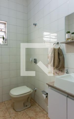 Casa à venda com 165m², 3 quartos e 2 vagas Casa à venda com 165m², 3 quartos e 2 vagasBanheiro 1