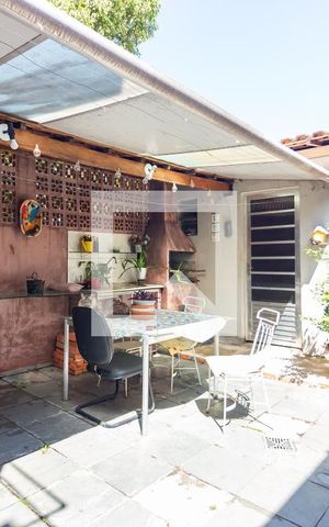 Casa à venda com 165m², 3 quartos e 2 vagas Casa à venda com 165m², 3 quartos e 2 vagasQuintal