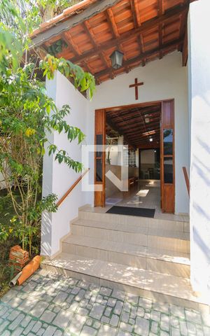 Casa à venda com 63m², 2 quartos e 2 vagas Casa à venda com 63m², 2 quartos e 2 vagasEntrada