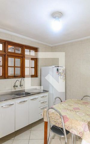 Casa à venda com 63m², 2 quartos e 2 vagas Casa à venda com 63m², 2 quartos e 2 vagasCozinha