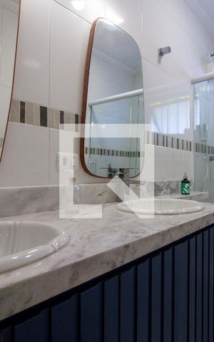 Casa à venda com 300m², 3 quartos e 2 vagasBanheiro da Suíte