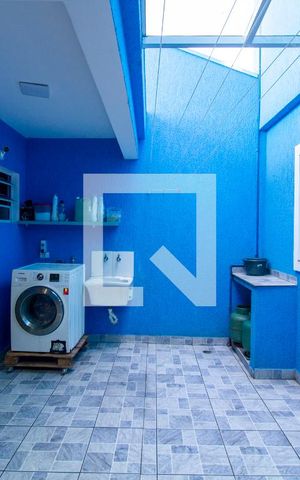 Casa à venda com 300m², 3 quartos e 2 vagasÁrea de Serviço
